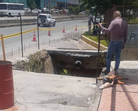 Reparan falla de borde en km 22 de la Panamericana