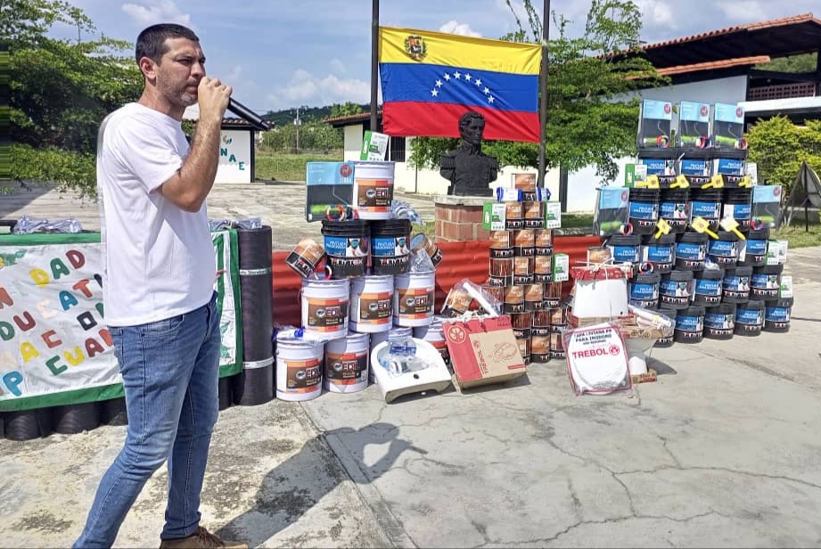 Entregan materiales para rehabilitación de escuelas en Charallave