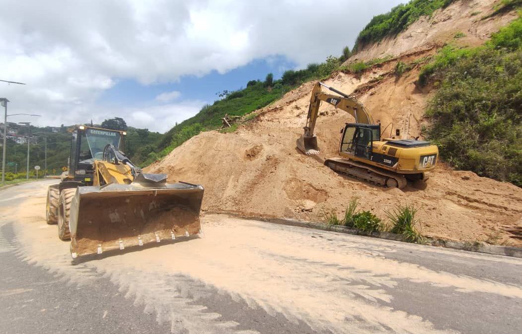 Estabilizan deslizamiento de tierra en kilómetro 26 de la Panamericana