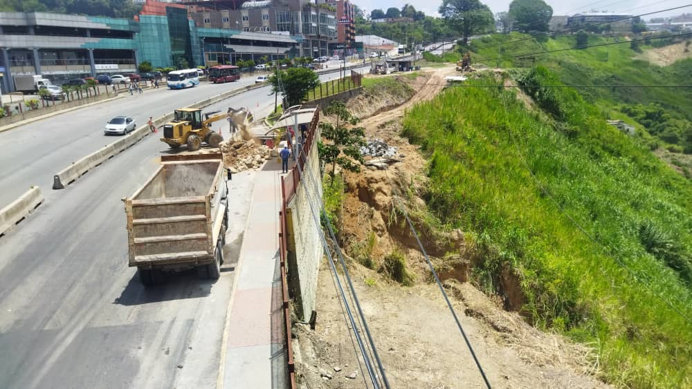 Avanza reparación de falla de borde del km 22 de la Panamericana