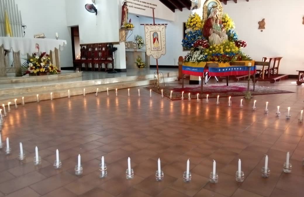 Con rosario de velas rindieron homenaje a la Coromoto en Araira