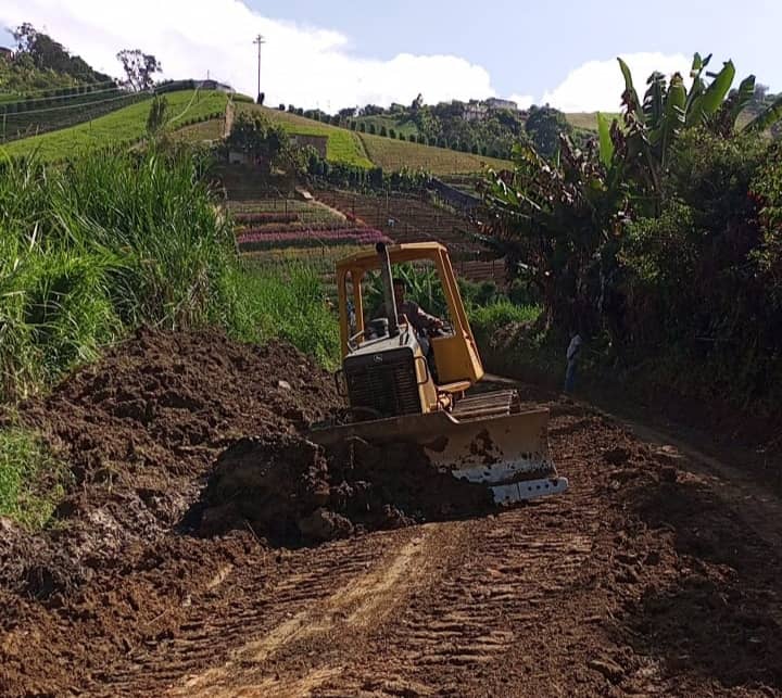 Rehabilitados 18 kilómetros de vialidad rural en Altos Mirandinos