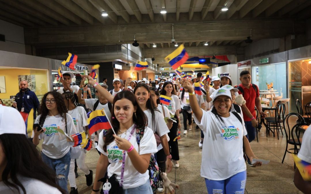 Premiados mejores estudiantes de Miranda con viaje a Margarita