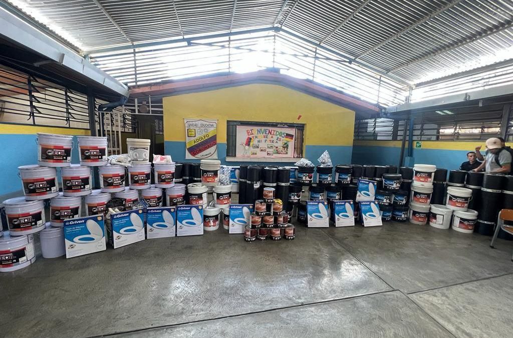 Entregan insumos a escuelas de Sucre y Baruta para atender a más de 1.300 estudiantes