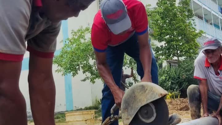 Reparan avería de agua potable en Trapichito