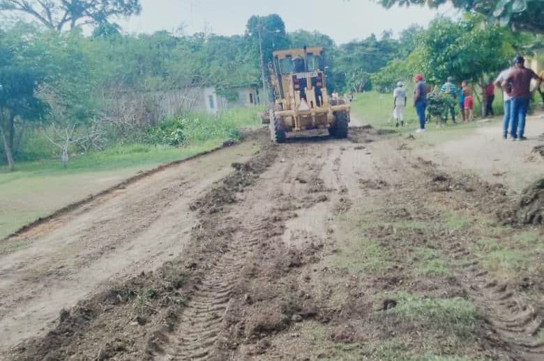 Inician recuperación de vialidad agrícola en San José de Barlovento