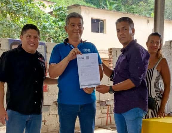 Entregan 21 títulos de tierra a productores agropecuarios de Guaicaipuro