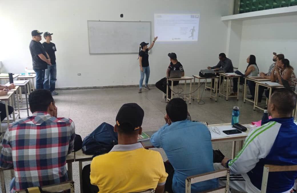 Entrenadores culminan capacitación en biomecánica deportiva