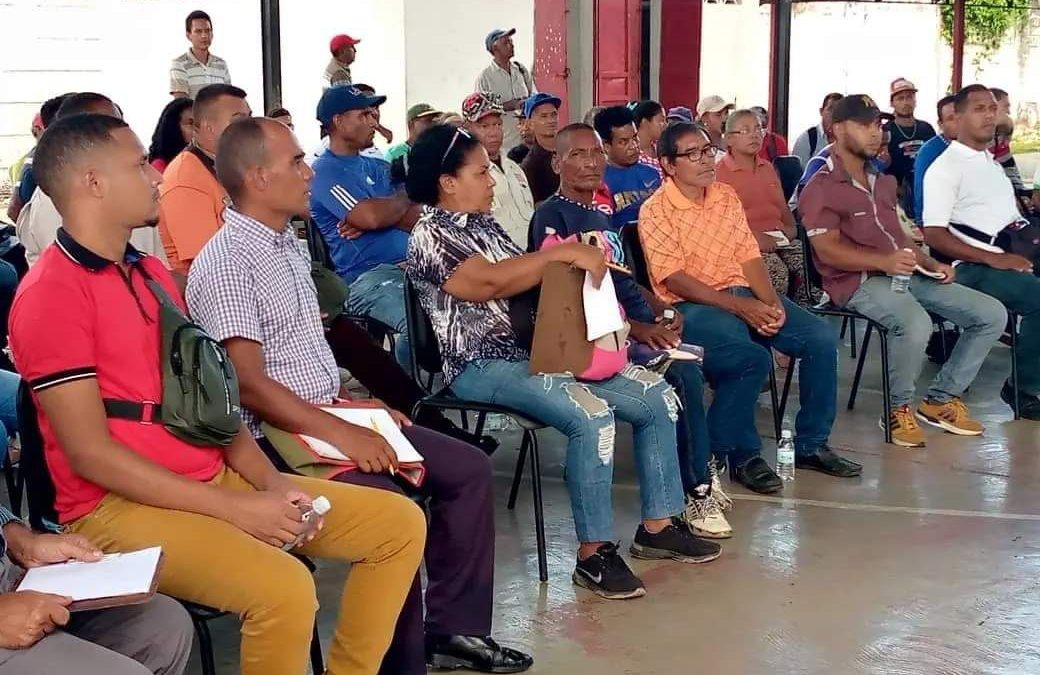 Dictan talleres de formación para productores de Páez