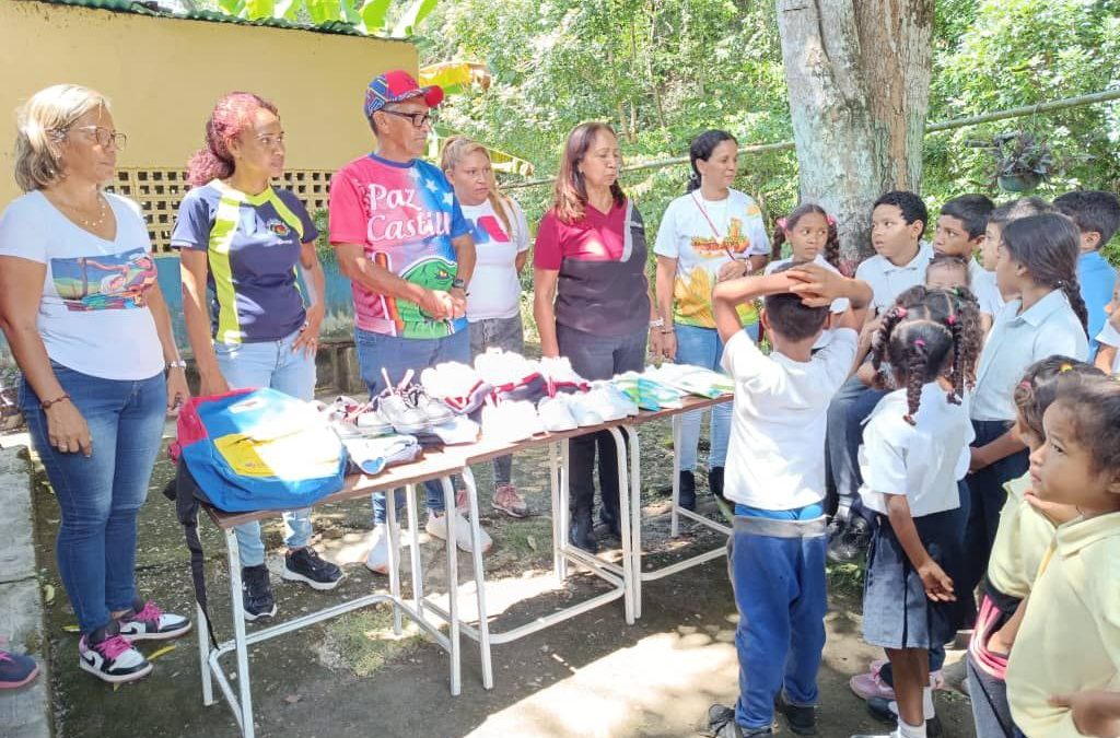Entregan insumos escolares a 1.320 estudiantes luciteños