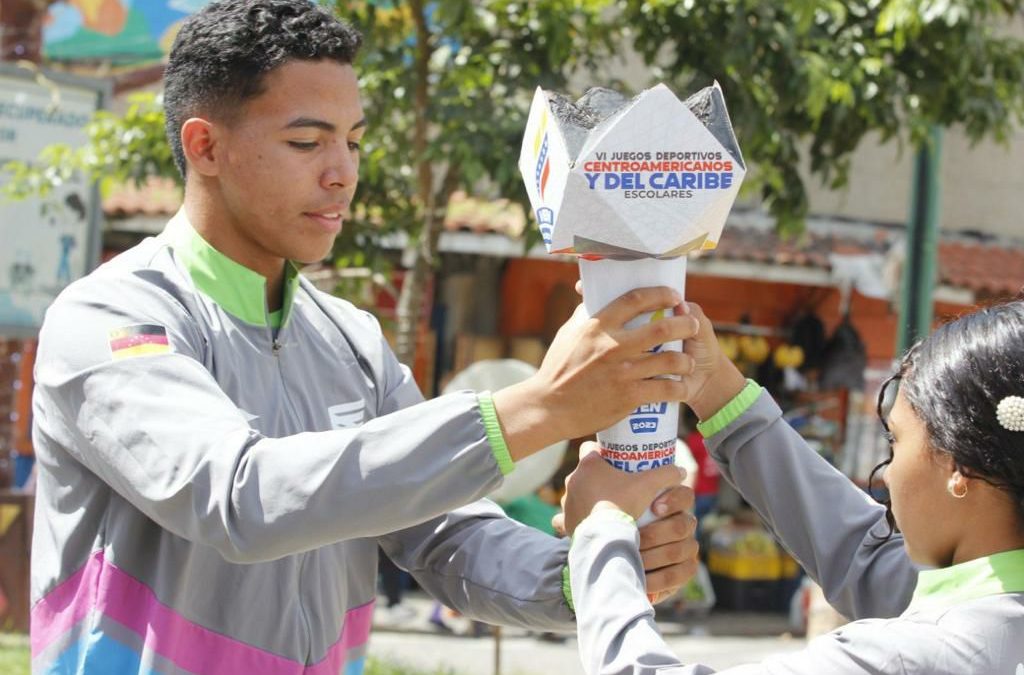 Miranda recibió fuego patrio de Juegos Deportivos Escolares Centroamericanos y del Caribe 2023