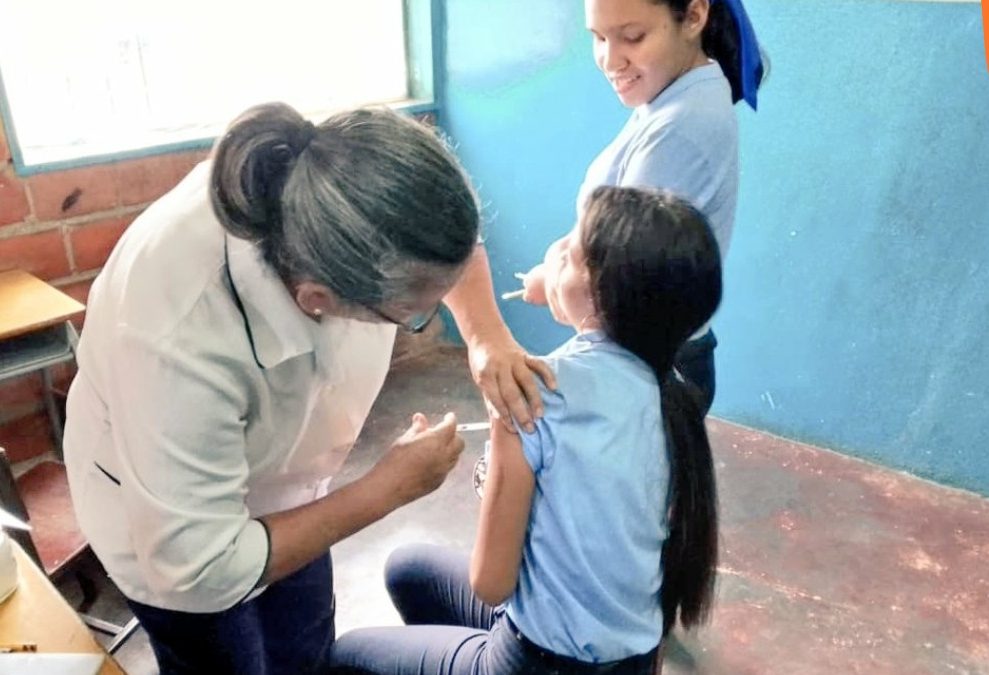 Programa de salud atendió a 1.400 estudiantes de Paz Castillo