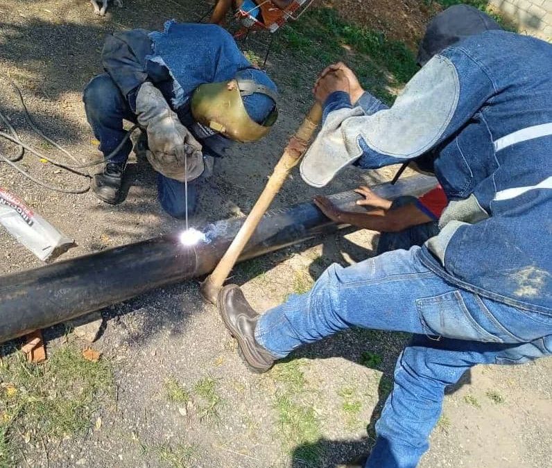 Atienden a 380 familias con reparación de tubería en Cartanal