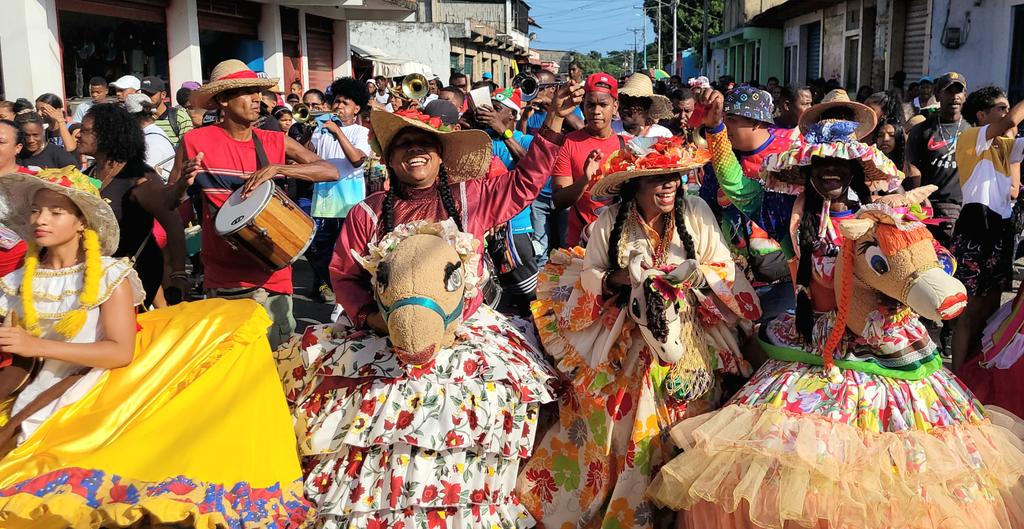 Burriquitas de Buroz celebraron 16 años entre danza y parranda