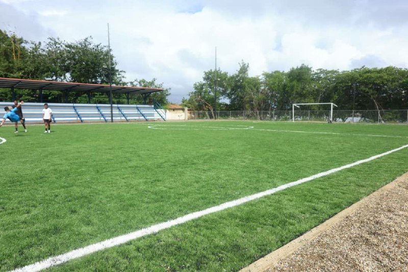 Con canchas de fútbol de grama artificial comienza en Miranda ciclo de formación para entrenadores y árbitros