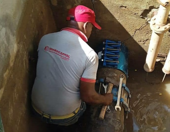Culmina reparación de tubería de agua potable en Santa Teresa