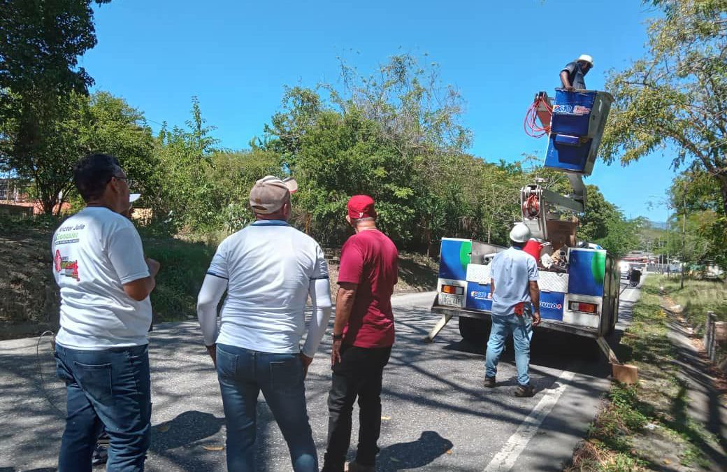 Mejoran alumbrado público en tramo vial Santa Lucía -Santa Teresa