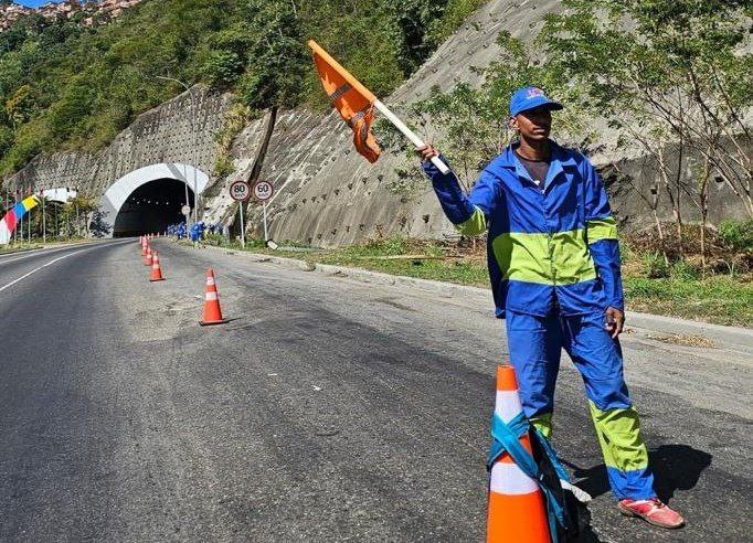 Continúa despliegue en la Caracas-Guarenas para labores de mantenimiento