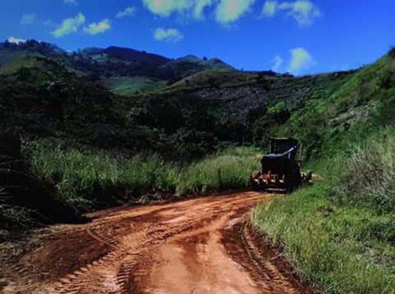 Supervisan obras en vía agrícola de Onova en Miranda