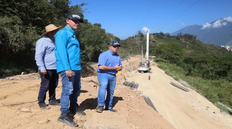 Supervisan obras en tubería matriz del Tuy II