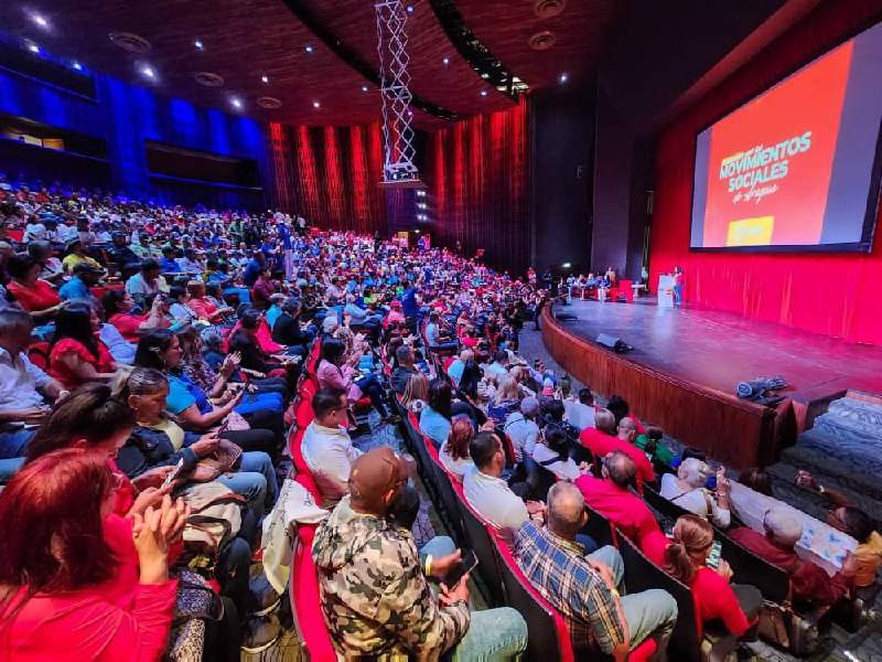 Presidente Maduro convoca a los movimientos sociales a un gran debate sobre las 7T
