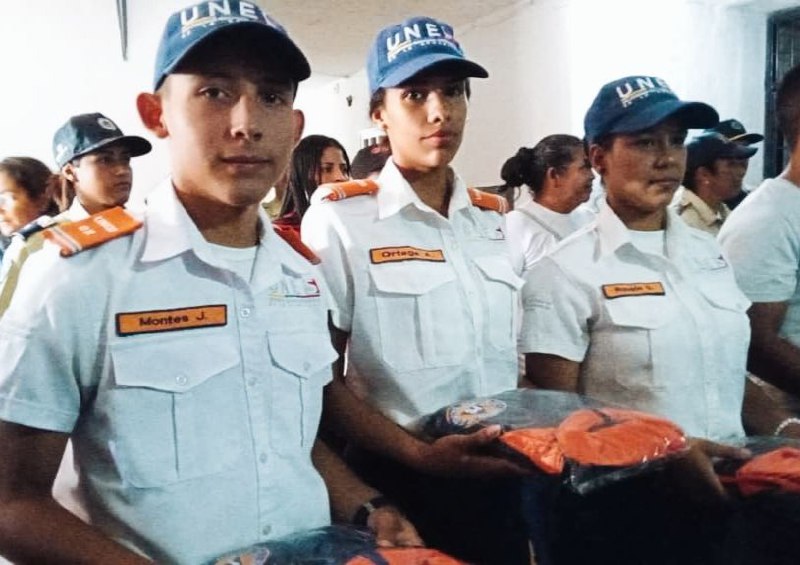 Equipan a funcionarios de seguridad de Paz Castillo