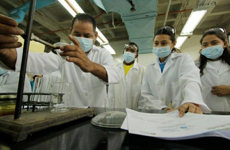 Estudiantes de Capaya y Marizapa estrenan laboratorios de ciencias