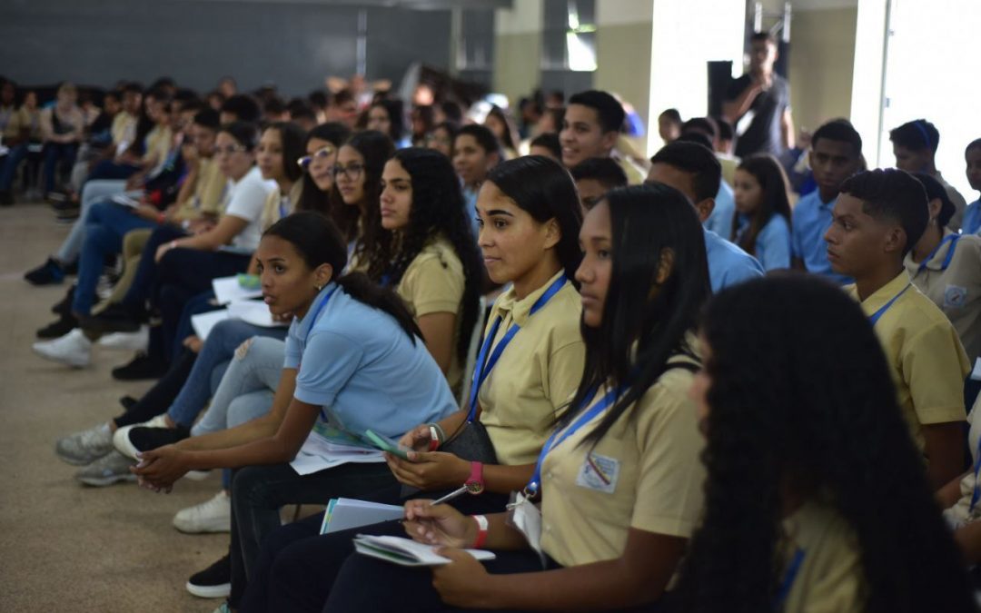 UNES imparte orientación académica a estudiantes de Nueva Cúa