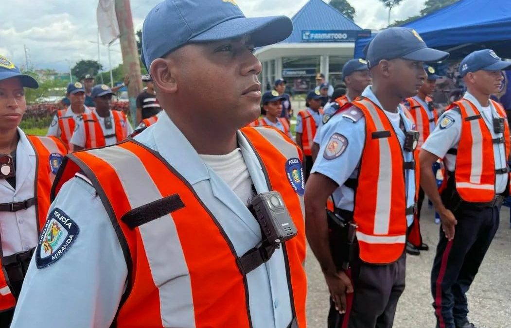 Equipan a policías de Miranda y Plaza