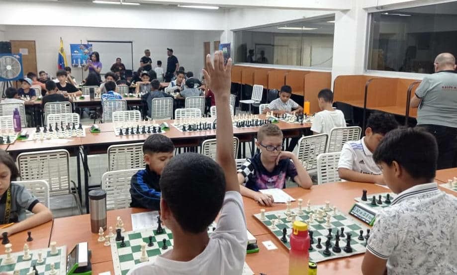 Niños de Miranda destacaron en estadal de ajedrez