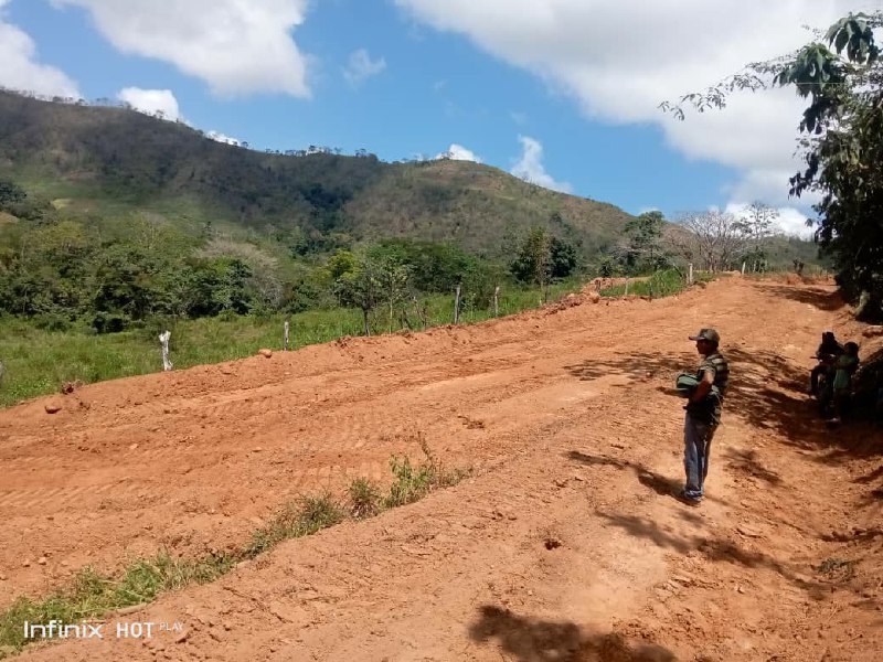 Ejecutan trabajos de asfaltado en San José de Onova y La Colombina