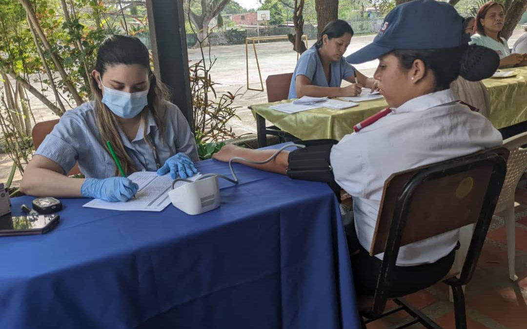 Atención integral reciben estudiantes de la UNES en Nueva Cúa