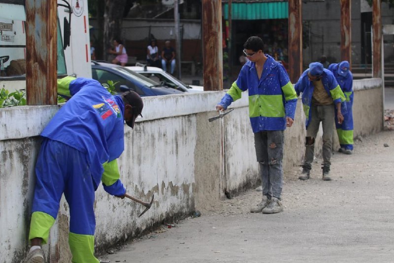 Rehabilitan cancha deportiva en Las Clavellinas