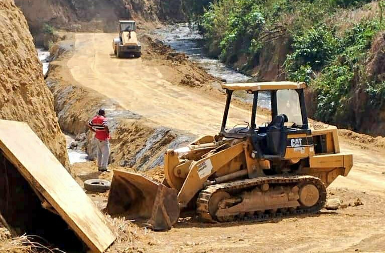 Reparan falla de borde en la autopista Charallave-Ocumare