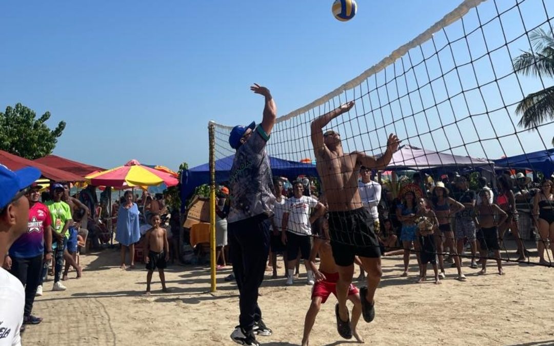 En Brión celebran carnavales con fútbol y volibol de playa