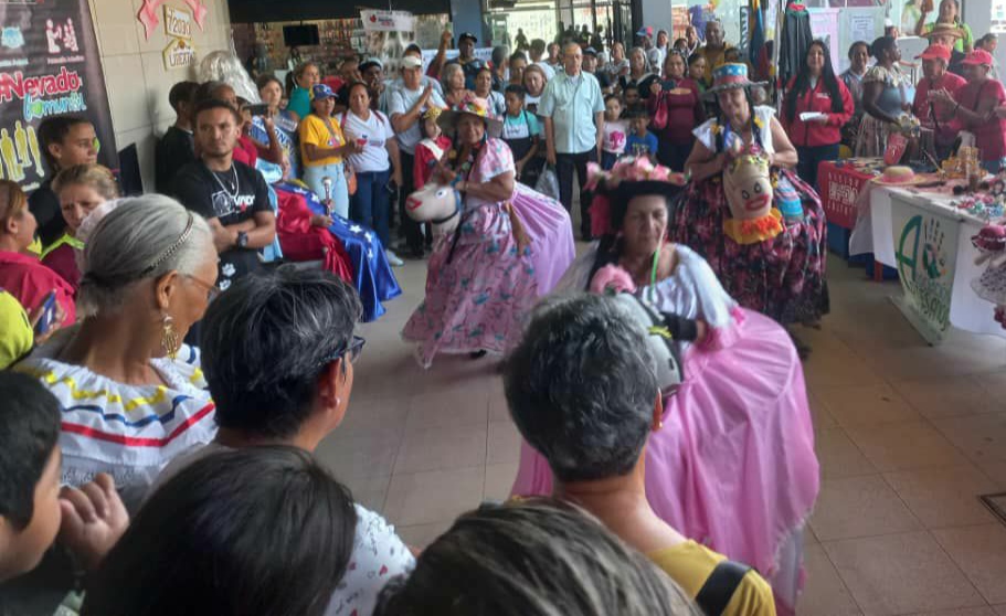 Adultos mayores bailaron la burriquita y el joropo en Charallave
