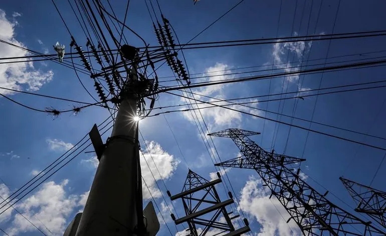 Fortalecen servicio eléctrico en Páez y Pedro Gual