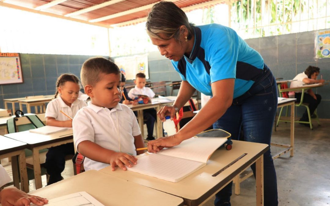 Talleres de matemática lúdica y lectura para docentes realizaron en Sucre y Guaicaipuro