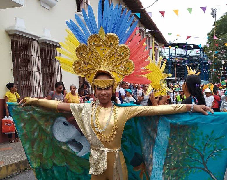 Carnavales escolares llenaron de color y alegría a Miranda