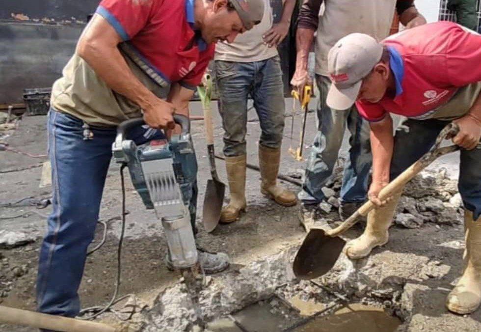 Mejoran servicio de agua potable en Petare con reparación de tuberías
