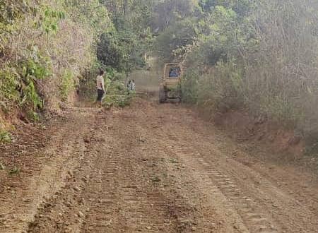 Reparan 14 kilómetros de vialidad agrícola en comunidad de Simón Bolívar