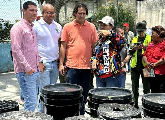 Escuela Ocumare del Tuy de Los Teques recibió materiales para su renovación