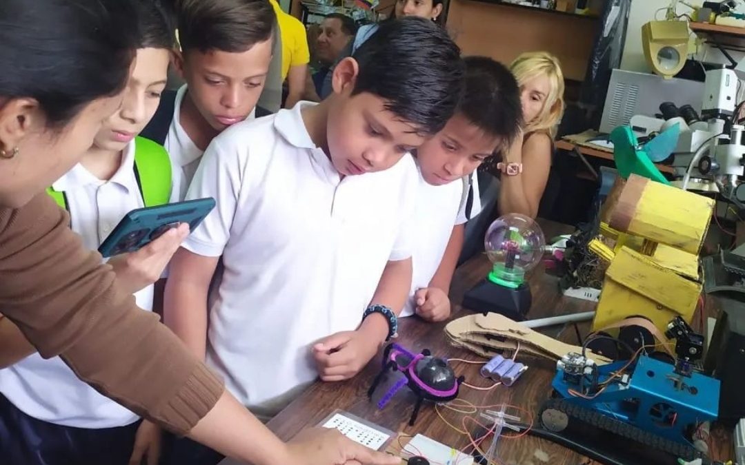Estudiantes mirandinos se conectan con ingeniería y robótica