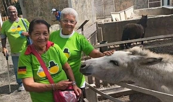 Abuelos de Sucre y Acevedo disfrutaron de jornada de Turismo Social