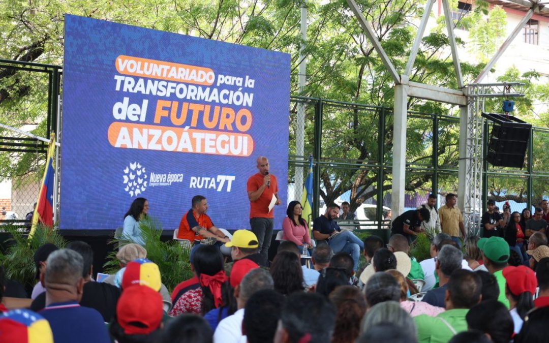 Héctor Rodríguez juramenta Voluntariado para la Transformación del Futuro de Anzoátegui