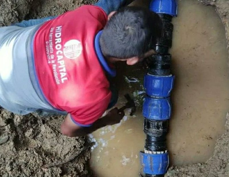 Sustituyen 600 metros de tubería en La Mata a través del 1×10 del Buen Gobierno