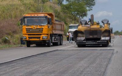 Inspeccionan colocación de 43.000 toneladas de asfalto en la Gran Mariscal de Ayacucho