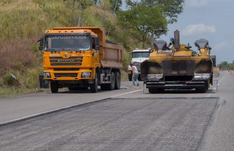 Inspeccionan colocación de 43.000 toneladas de asfalto en la Gran Mariscal de Ayacucho