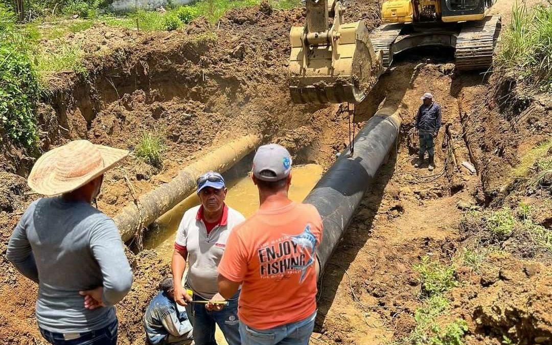 Reparada tubería de agua potable en Cartanal