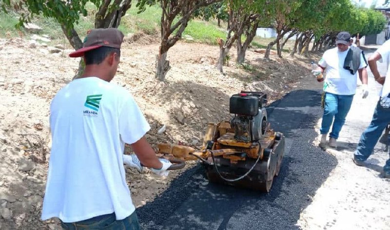 Rehabilitan vías de Paz Castillo